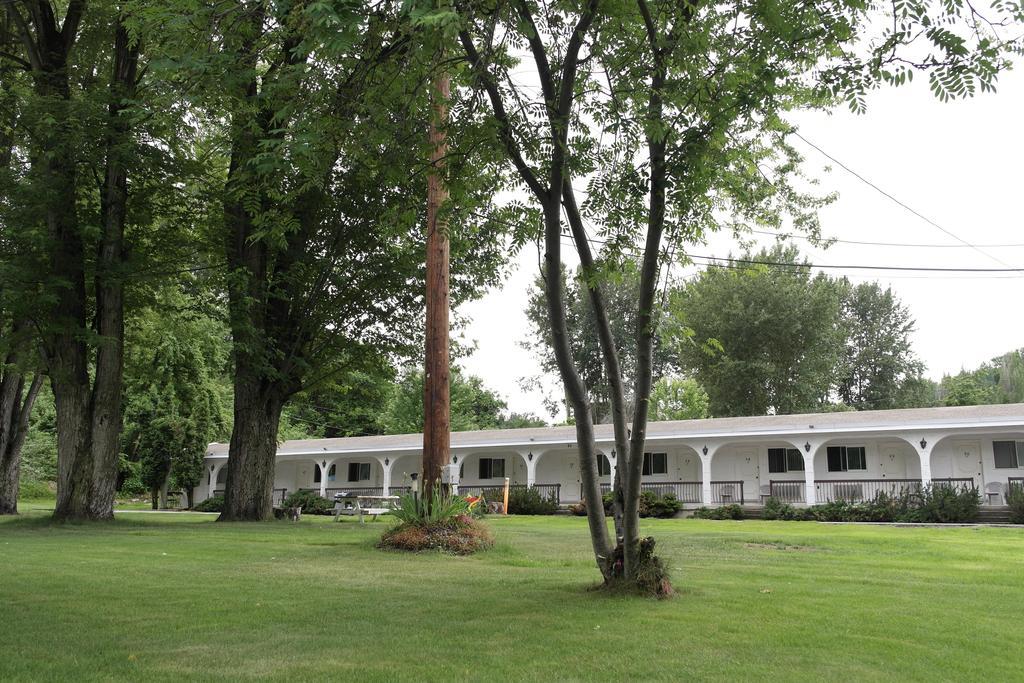 Ray Lyn Motel Trail Exteriér fotografie